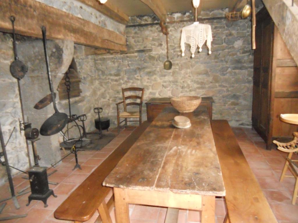 Chateau De La Moissetie Aurillac Bagian luar foto